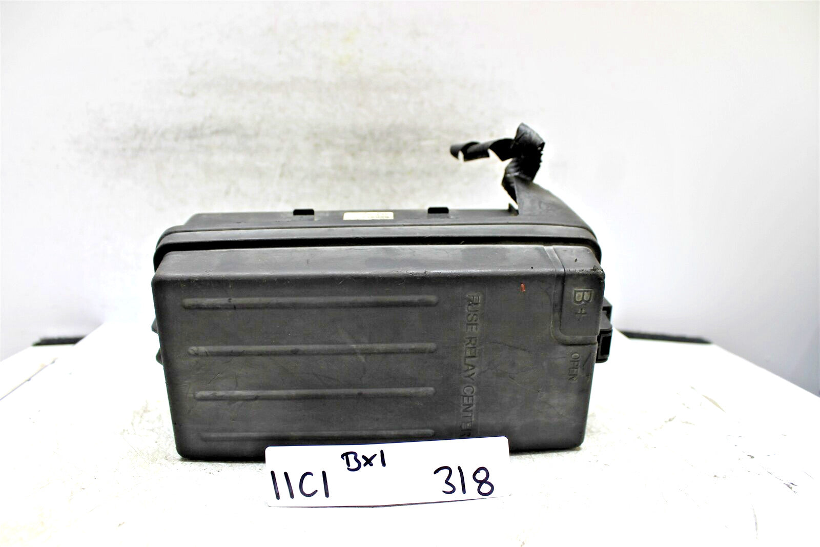 0015J200AN Suzuki Forenza  2004-2008 Engine Fuse Box Relay Unit OEM  1C1 318 B5