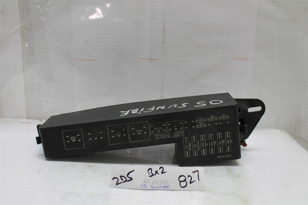 00-05 Chevrolet Cavalier Sunfire Fuse Box Junction 15401742002 Module 827 2D5-B2