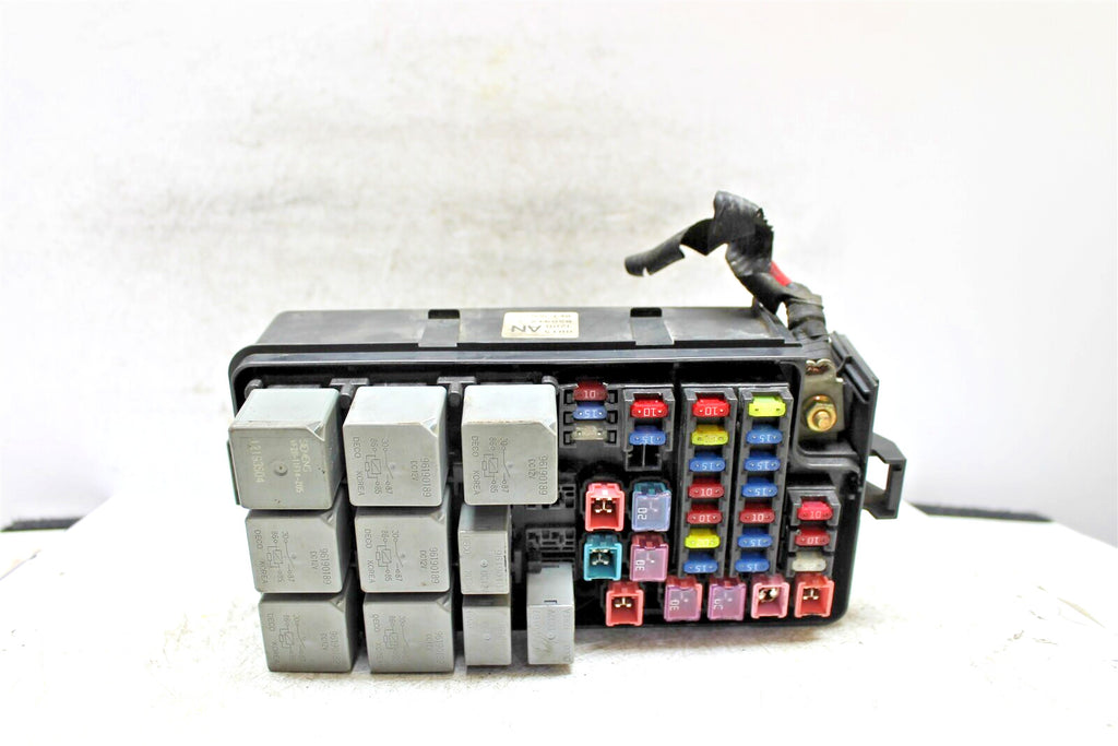 0015J200AN Suzuki Forenza  2004-2008 Engine Fuse Box Relay Unit OEM  1C1 318 B5