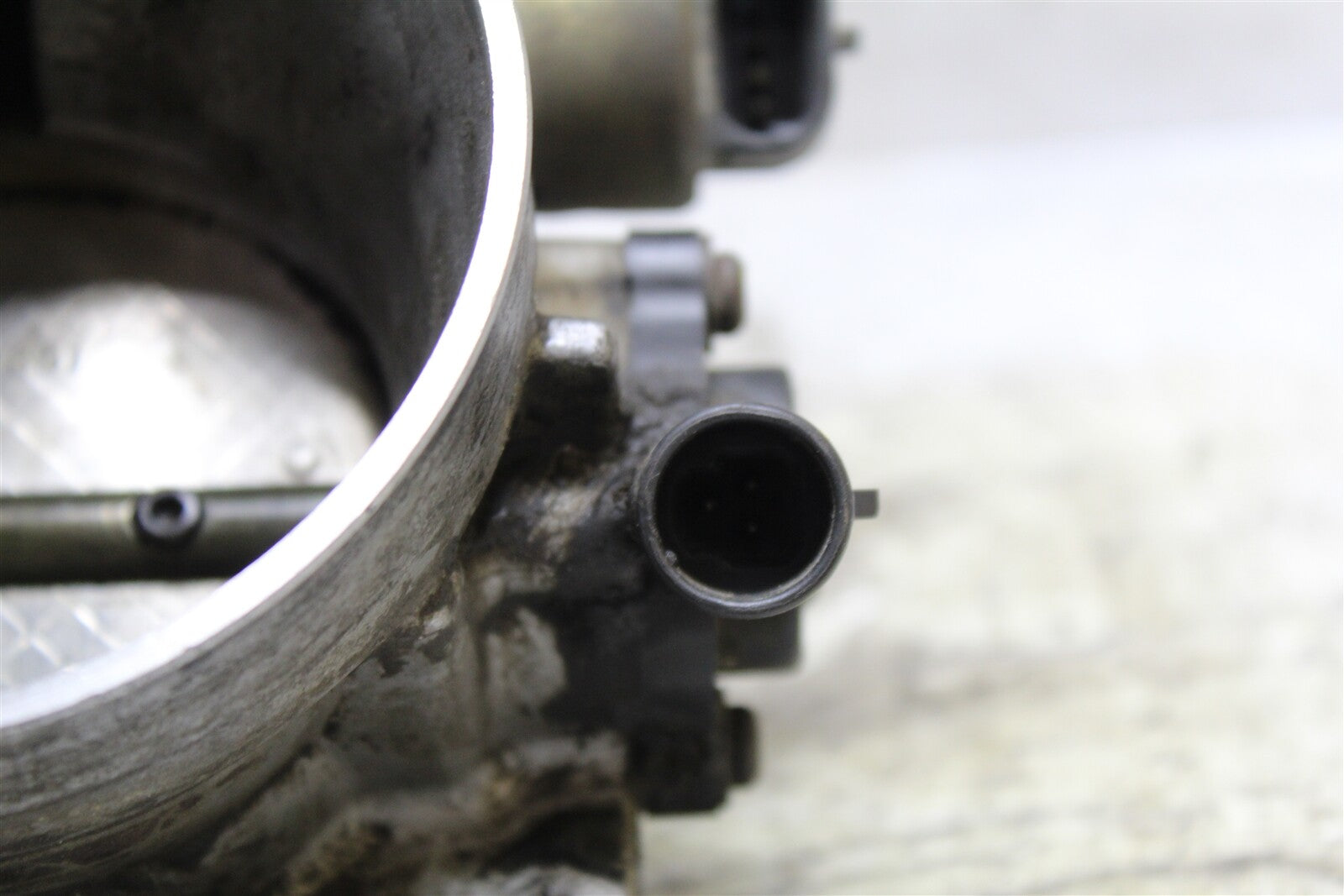 00-02 GMC SIERRA 1500 PICKUP Throttle Body Throttle Valve Assembly 215 5O3 B1