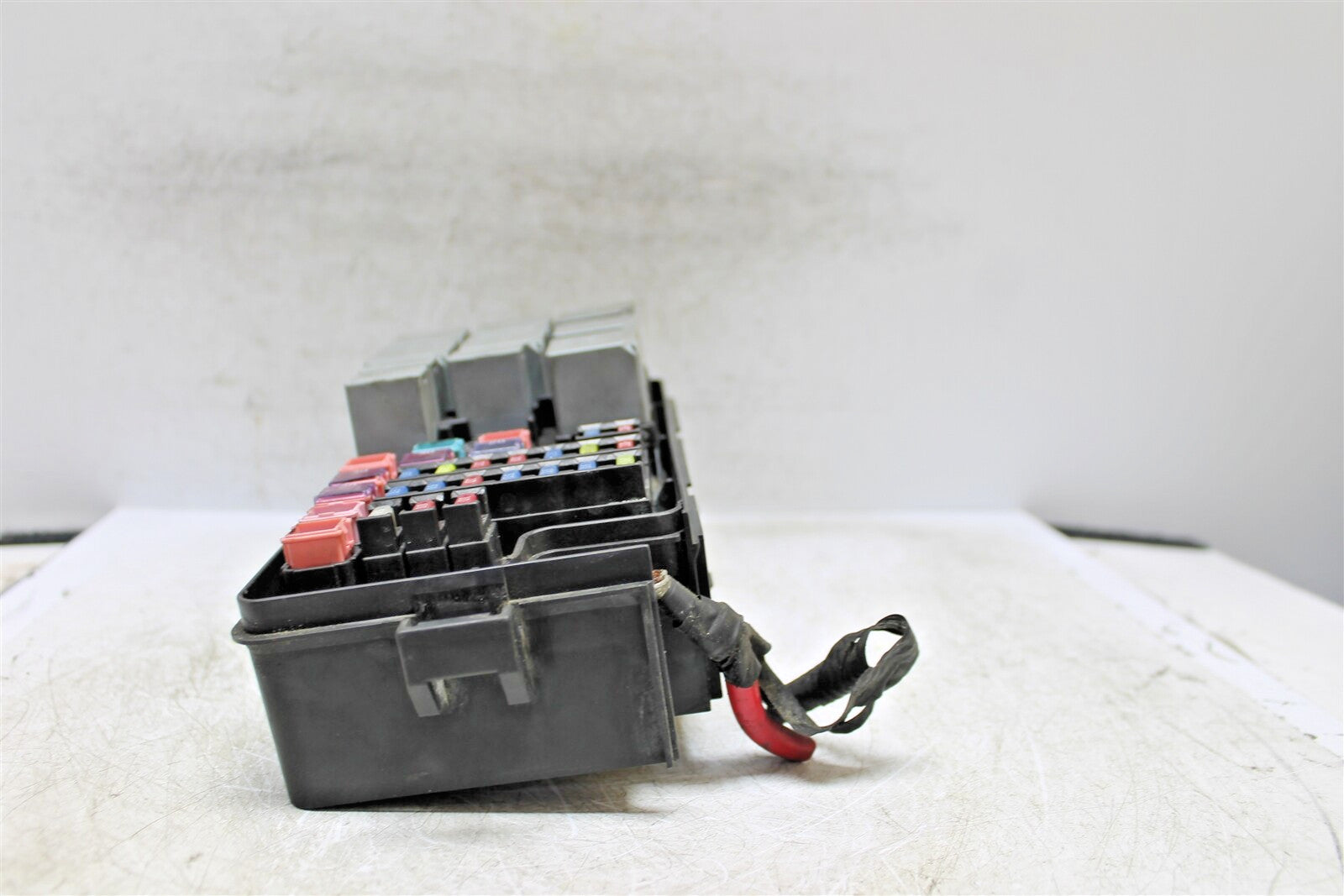 0015J200AN Suzuki Forenza  2004-2008 Engine Fuse Box Relay Unit OEM  1C1 318 B5