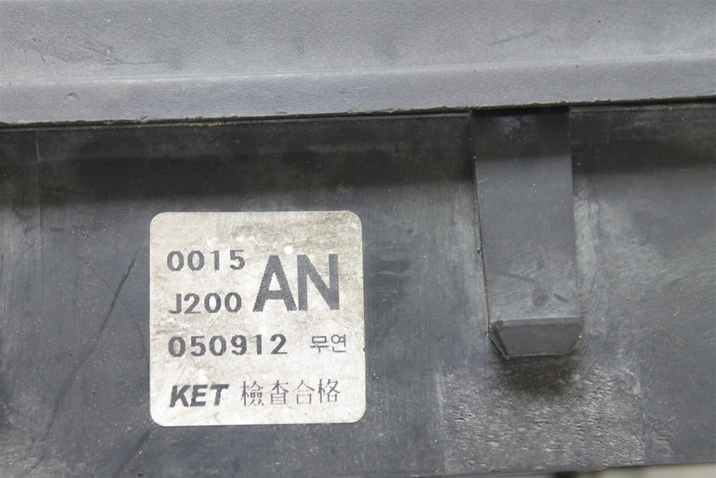 0015J200AN Suzuki Forenza  2004-2008 Engine Fuse Box Relay Unit OEM  1C1 318 B5