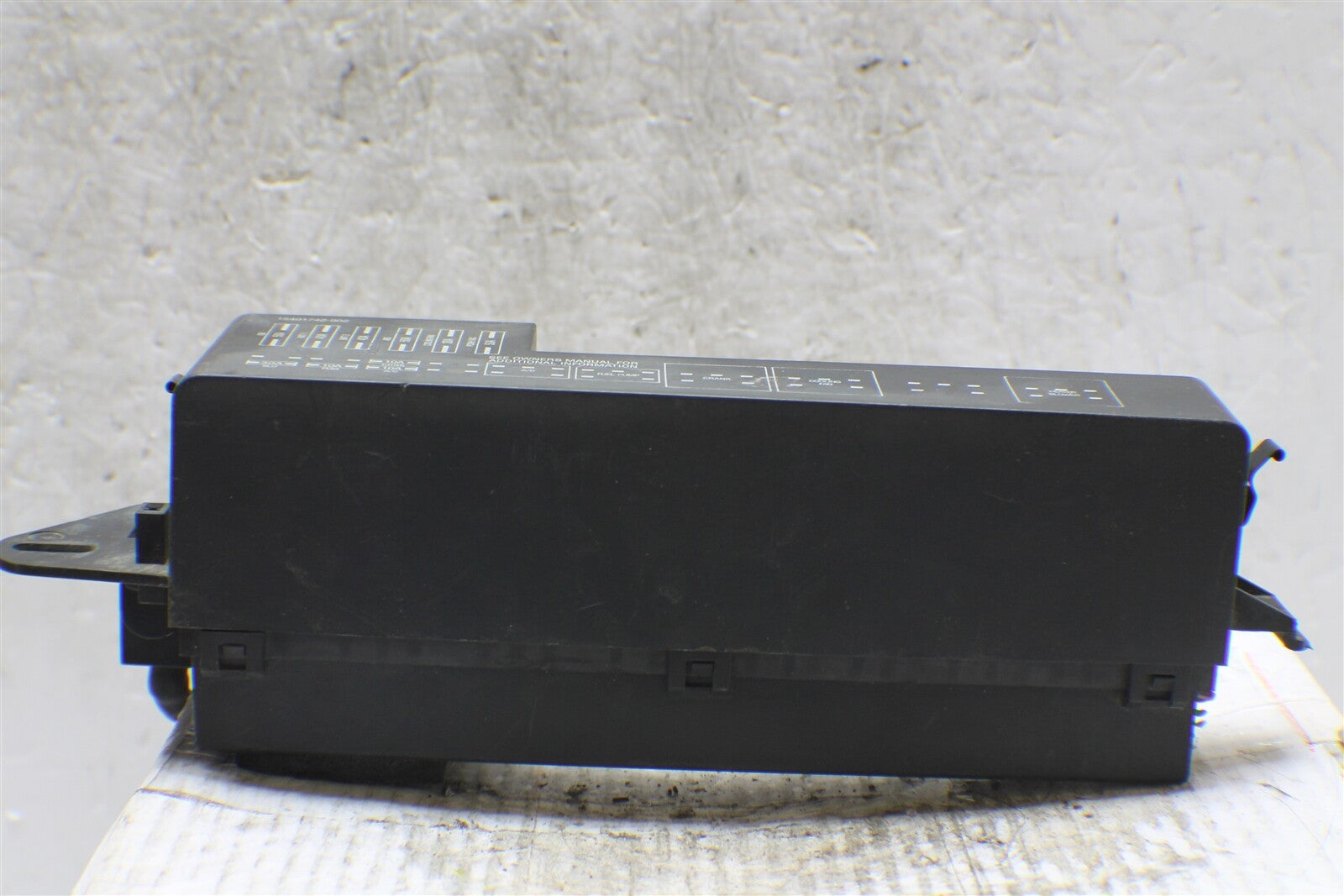 00-05 Chevrolet Cavalier Sunfire Fuse Box Junction 15401742002 Module 104 4L3-B1