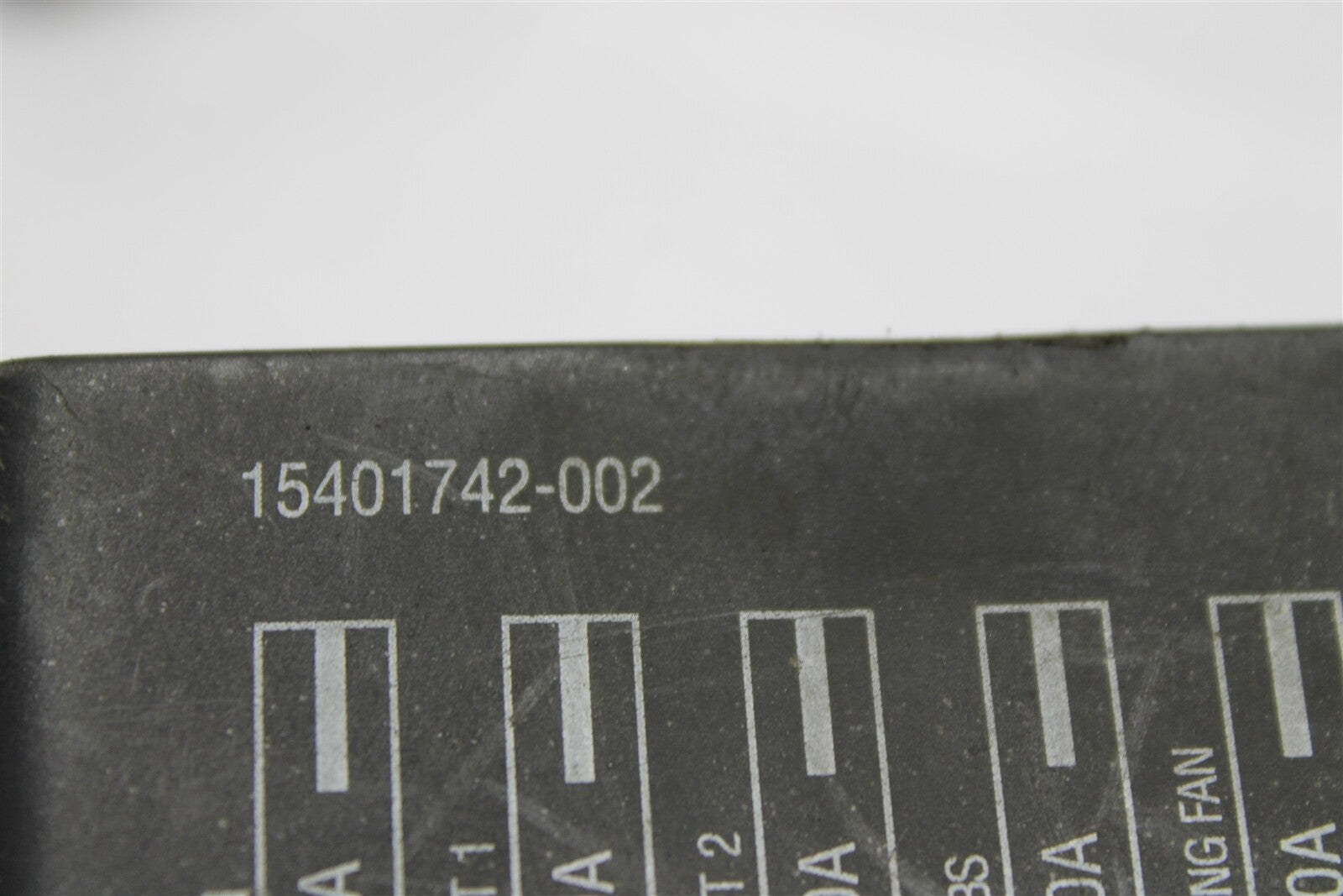 00-05 Chevrolet Cavalier Sunfire Fuse Box Junction 15401742002 Module 828 2D5-B2