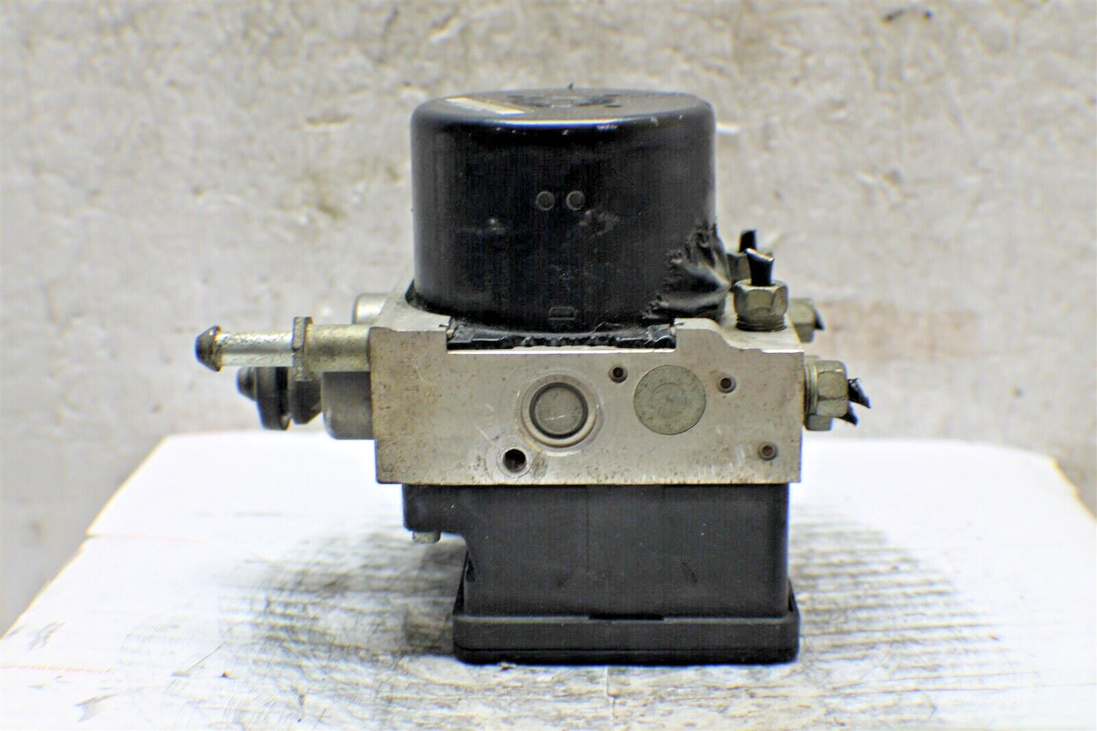 00402769E000 Chrysler Pacifica 2005-2006 ABS Pump Control Module OEM 15M4 310