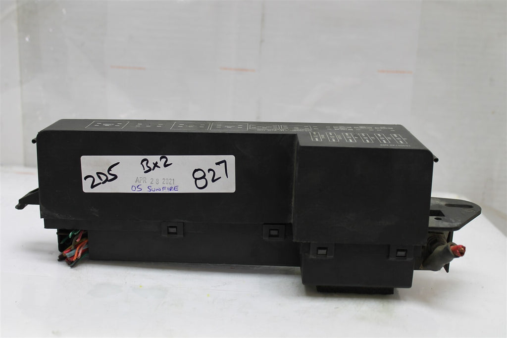 00-05 Chevrolet Cavalier Sunfire Fuse Box Junction 15401742002 Module 827 2D5-B2