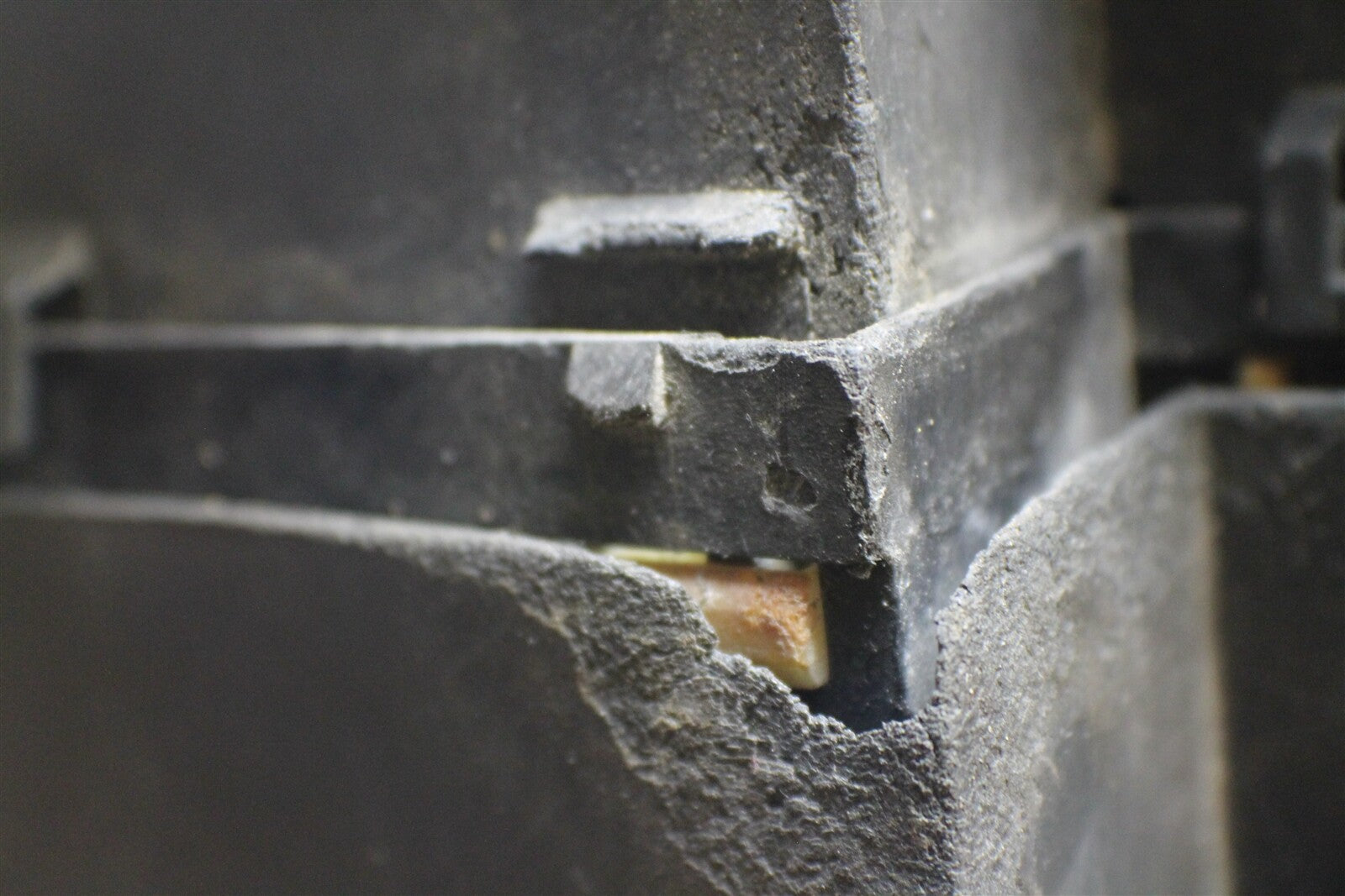 00-05 Chevrolet Cavalier Sunfire Fuse Box Junction 15401742002 Module 104 4L3-B1